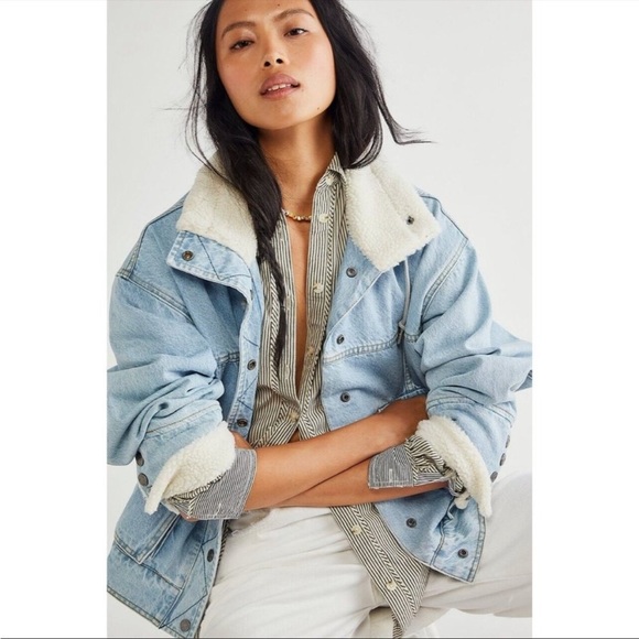 Free People Jackets & Blazers - We The Free People Ariel Blue Light Wash Sherpa Lined Collar Denim Jacket Sz S